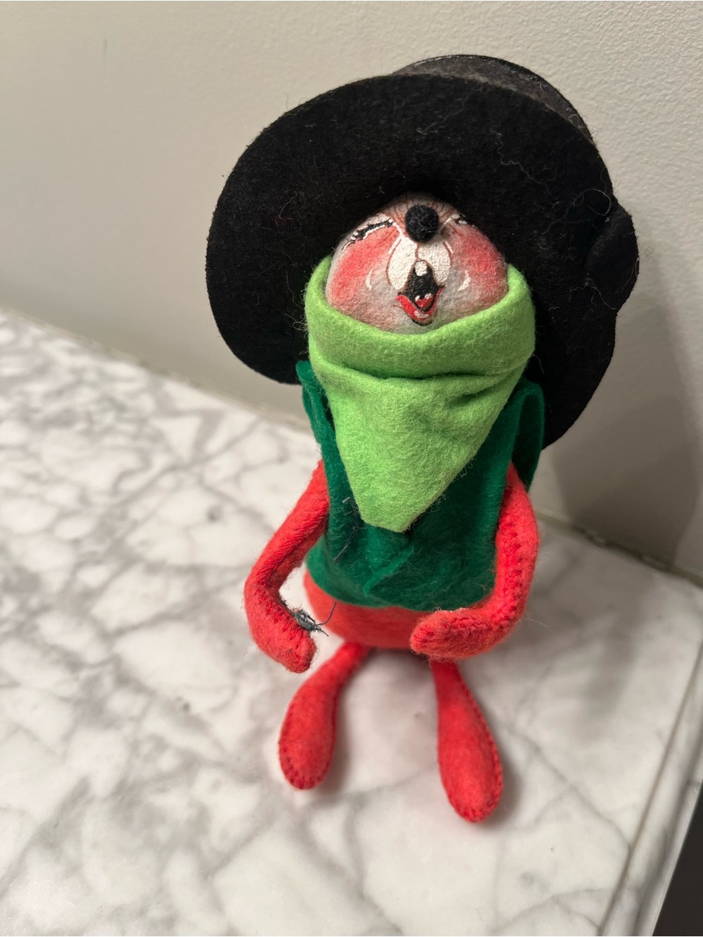 Annalee 1994 caroling mouse.